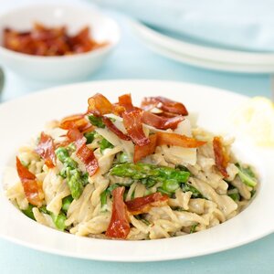 Creamy Asparagus Pasta with Crispy Prosciutto 