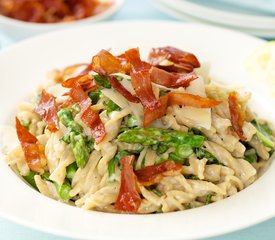 Creamy Asparagus Pasta with Crispy Prosciutto 