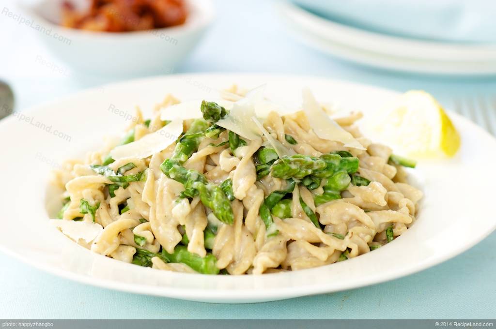 Creamy Asparagus Pasta Recipe | RecipeLand