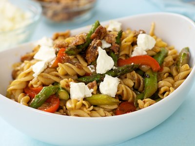 Asparagus, Mushroom, and Sweet Bell Pepper Pasta with Goat Cheese