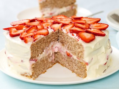 Super Moist Tripple Strawberry Cake