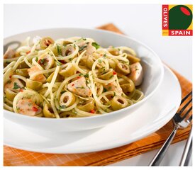 Spaghetti with Chicken and Spanish Green Olives 