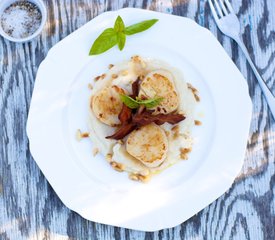 Pan Seared Scallops with Cauliflower Puree and Crispy Bacon