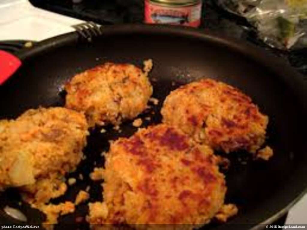 Always Yummy Salmon Cakes recipe