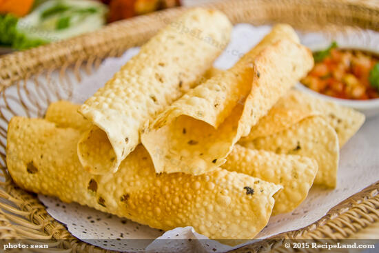 Indian flavoured papadum (papad)