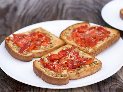 Roasted Red Pepper Cheese Toasts