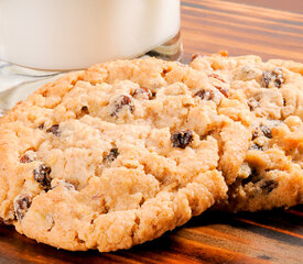 Chewy Oatmeal Raisin Cookies