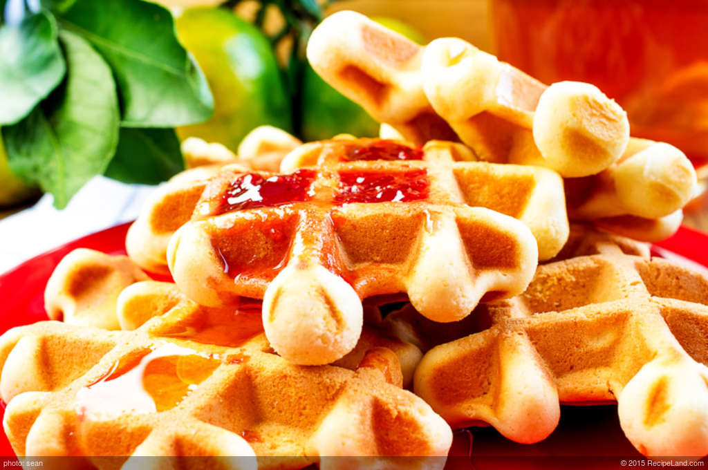 Buttermilk Waffles with Raspberry Sauce recipe