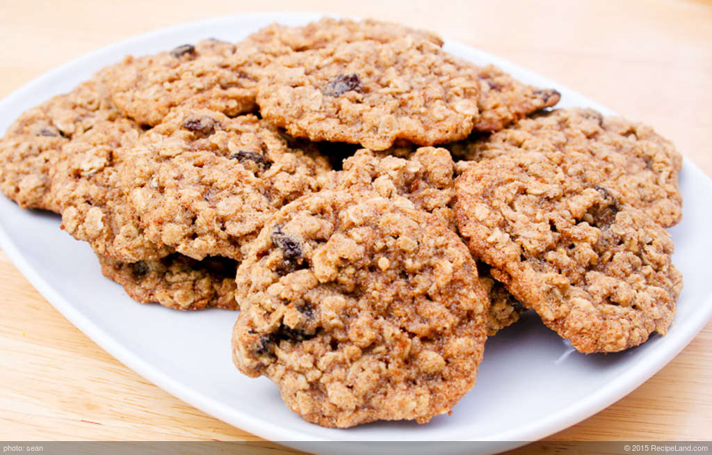 Molasses Oatmeal and Raisin Cookies recipe