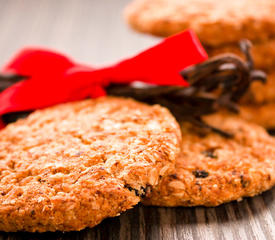 Vanilla Oatmeal Raisin Cookies 