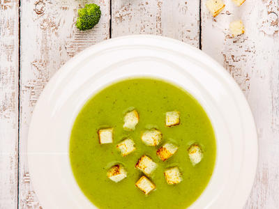 Low-Fat Broccoli Soup