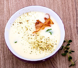 Yummy Bacon-Topped Cheese Soup