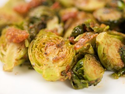 Roasted Brussels Sprouts with Sun-Dried Tomato Pesto 