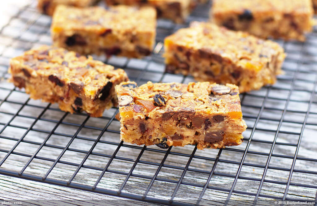 Apricot-Walnut Cereal Bars recipe