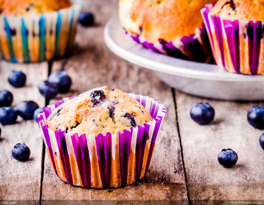 Blueberry Muffins with Nutmeg Topping recipe