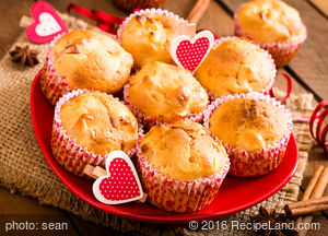 Apple-Hazelnut Muffins