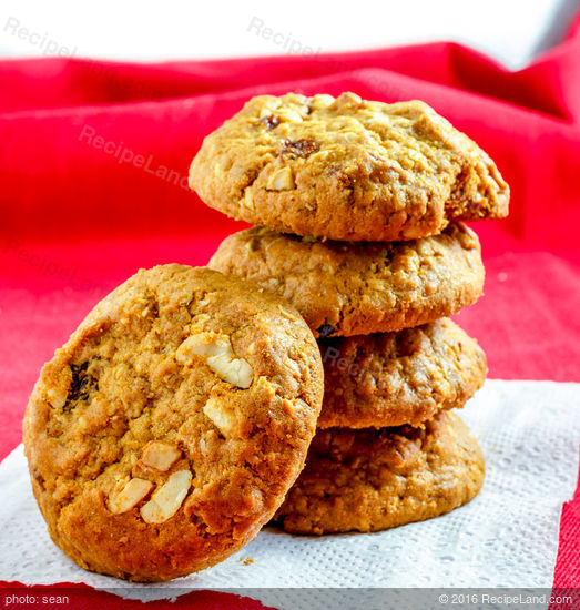 Chocolate Chip Macadamia Crunch Cookies Recipe (metric)