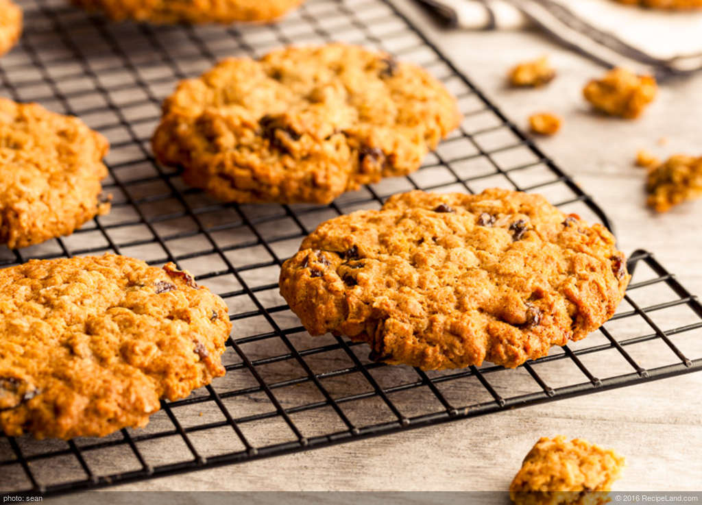 Amazing Chocolate Chip or Raisin Cookies (Low-Fat) recipe