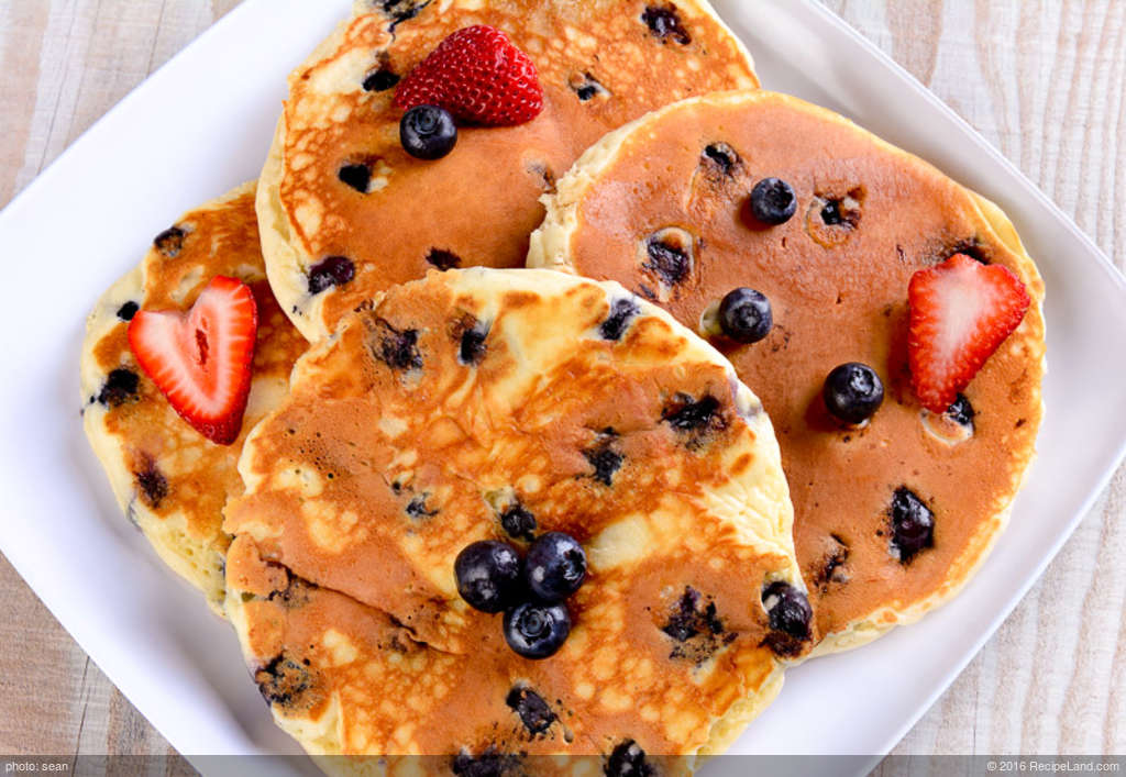 Mom's Whole Wheat Blueberry Pancakes recipe