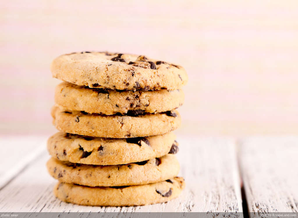 Almost Whole Wheat Choco Banana Peanut Cookies recipe