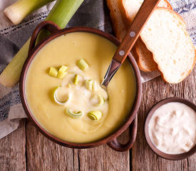 Chilled Vichyssoise/ Cold Leek and Potato Soup