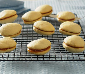 Biscota Thipla Me Marmelada  (Sandwich Cookies with Marmalade)