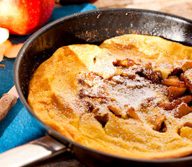 Dutch Pancakes with Spicy Apples