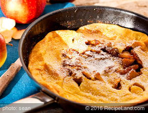 Dutch Pancakes with Spicy Apples