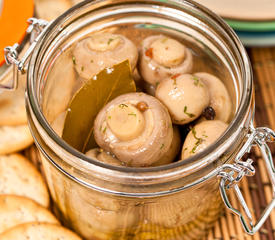 Marynowane Pieczarki (Pickled Mushrooms)