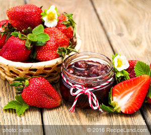 Low-Sugar Refrigerator Strawberry Jam