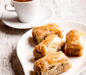 Rolled Baklava with Honey Syrup