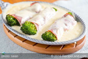Baked Broccoli, Ham and Cheese Rollups