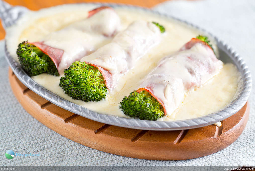 Baked Broccoli, Ham and Cheese Rollups recipe