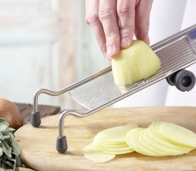 Potato Pizza with sage and onion 