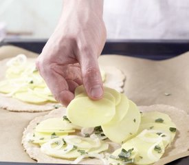 Potato Pizza with sage and onion 