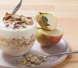 Muesli with Apples and Yogurt 