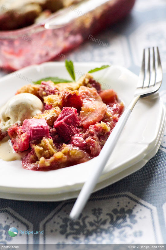 Rhubarb, apples & strawberrry flavors paired with a self-saucing style cake that’s super easy to make.