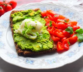 Healthy Avocado & Poached Egg Breakfast