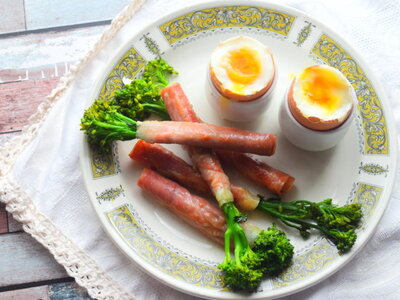 Boiled Eggs with Broccoli Soldiers