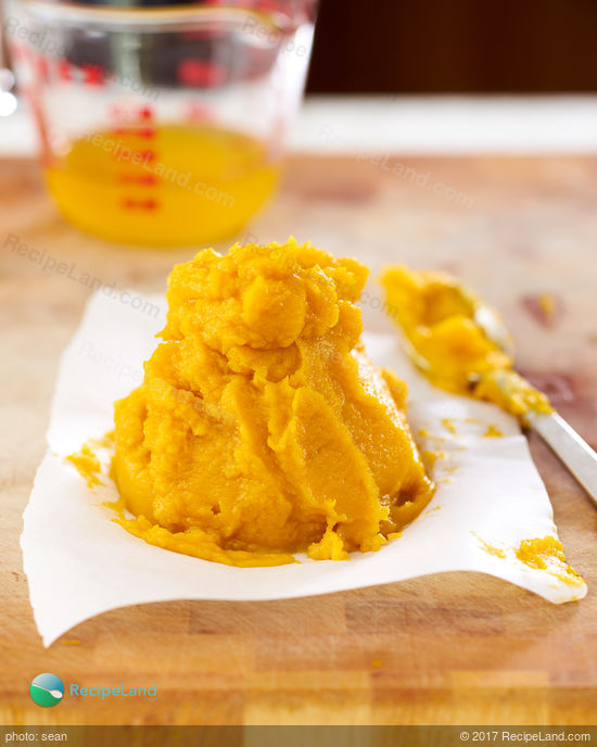 The final result, thick pumpkin puree that's perfect for using in any recipe calling for canned pumpkin.