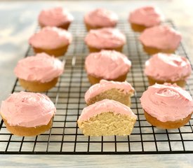 Easy Cupcakes with Buttercream Frosting 