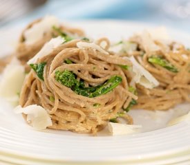 Pasta With Creamy Walnut Sauce and Rapini (Broccoli Rabe)