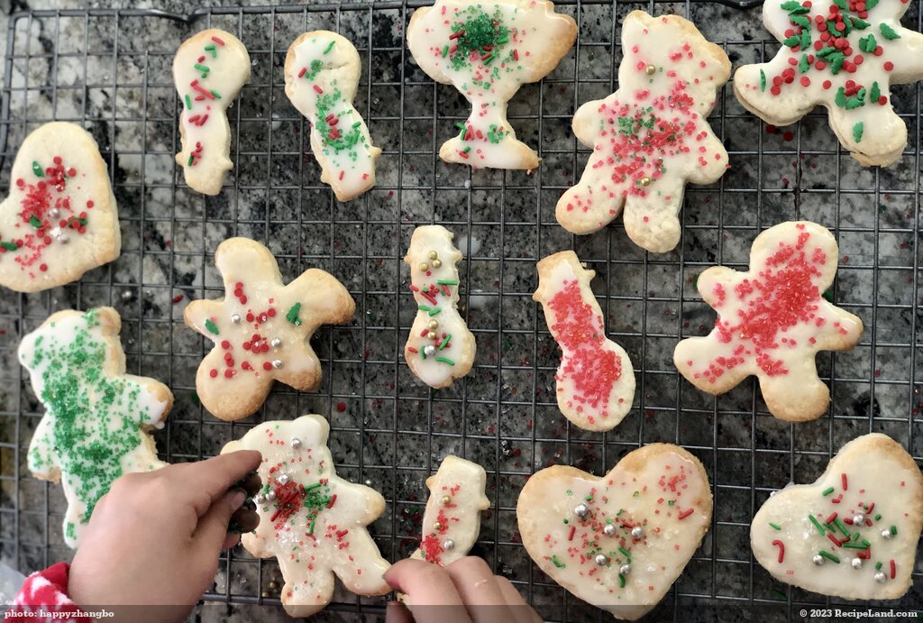 Easy Christmas Cutout Cookies