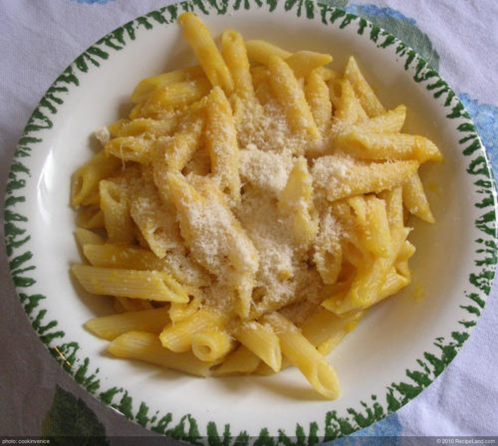Pasta Penne with Pumpkin Sauce