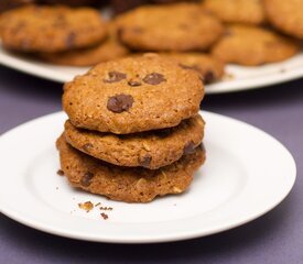 Low Fat and Low Calorie Oatmeal Chocolate Chip Cookies