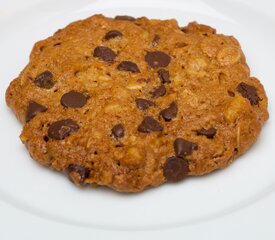 Low Fat and Low Calorie Oatmeal Chocolate Chip Cookies