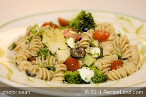 Mediterranean Pasta Salad with Broccoli and Cherry Tomato