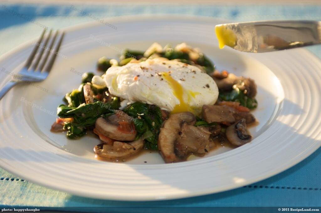 Poached Eggs over Spinach & Mushrooms Recipe