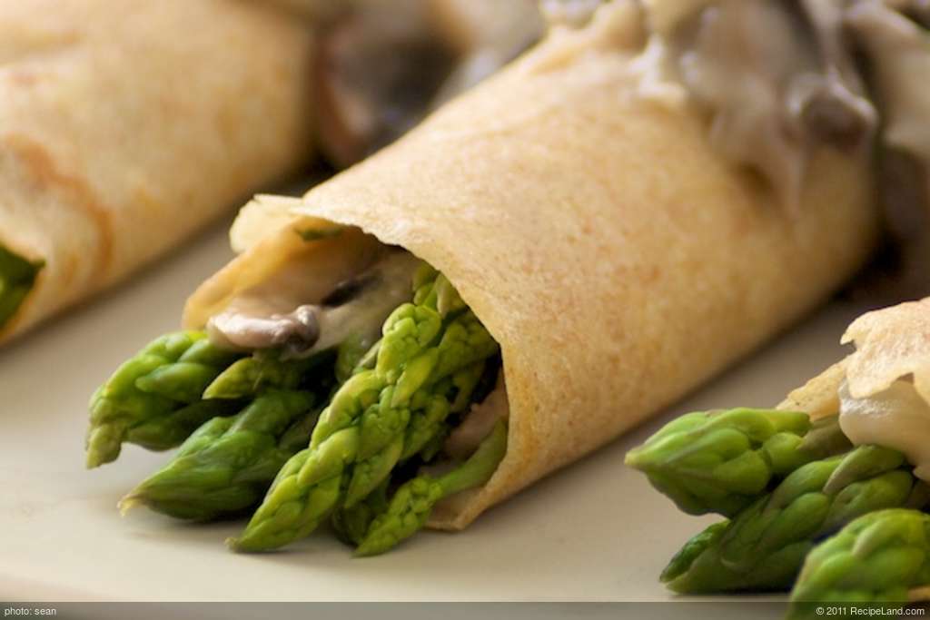 Asparagus Crepes with Mushroom Dill-Sauce recipe