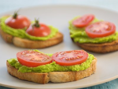 Easy Pea Pesto Crostini